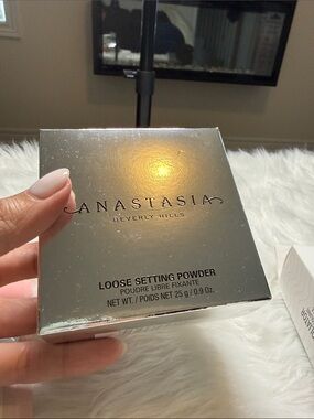 Anastasia Beverly Hills Loose Setting Powder - Metallic Silver Compact